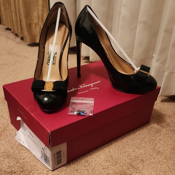 Salvatore Ferragamo Shoes - Salvatore Ferragamo Rilly Nero Patentcalf Heels